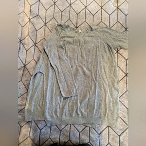 Oversized green shirt with slits